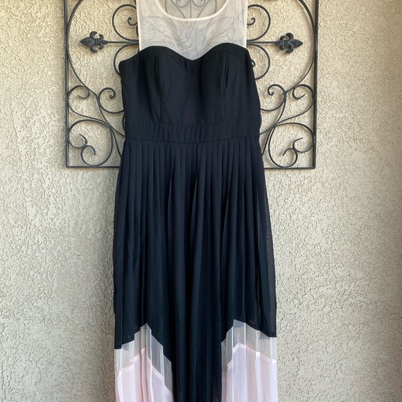 Jessica Simpson maxi dress with mesh yoke - Picture 5 of 11